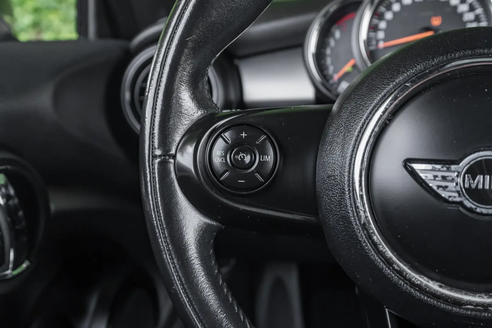 MINI 3 Portas Cooper Auto 31