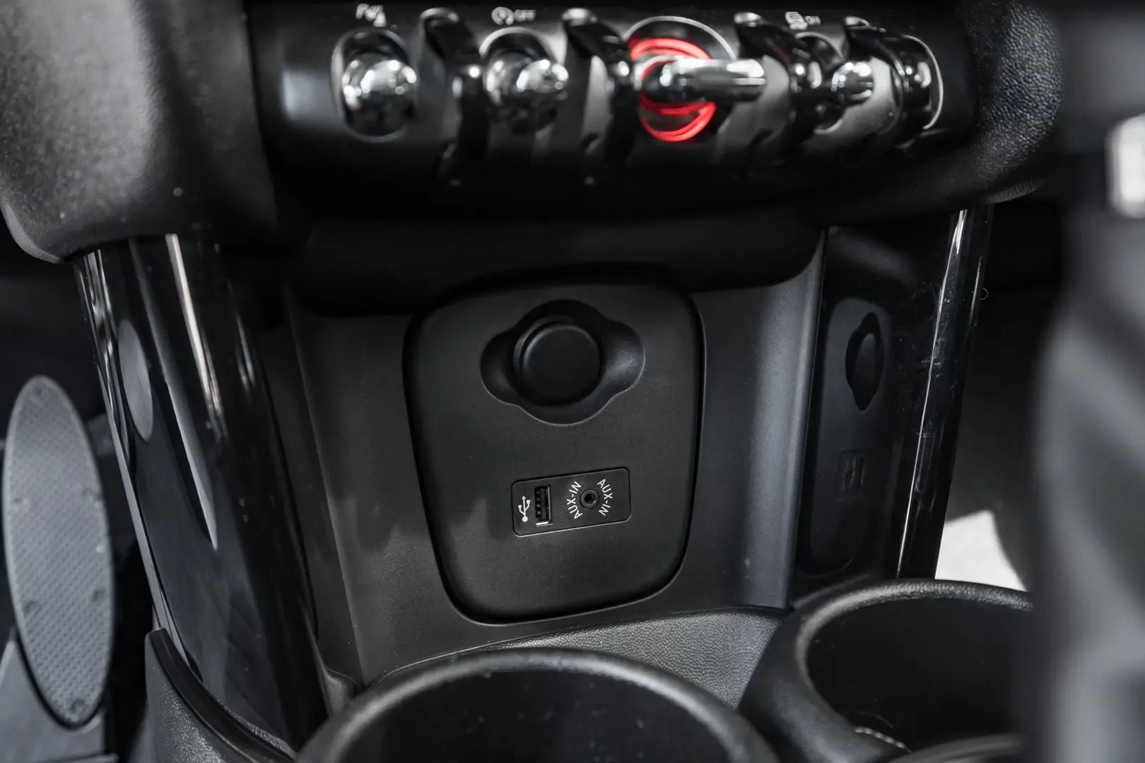 MINI 3 Portas Cooper Auto 38