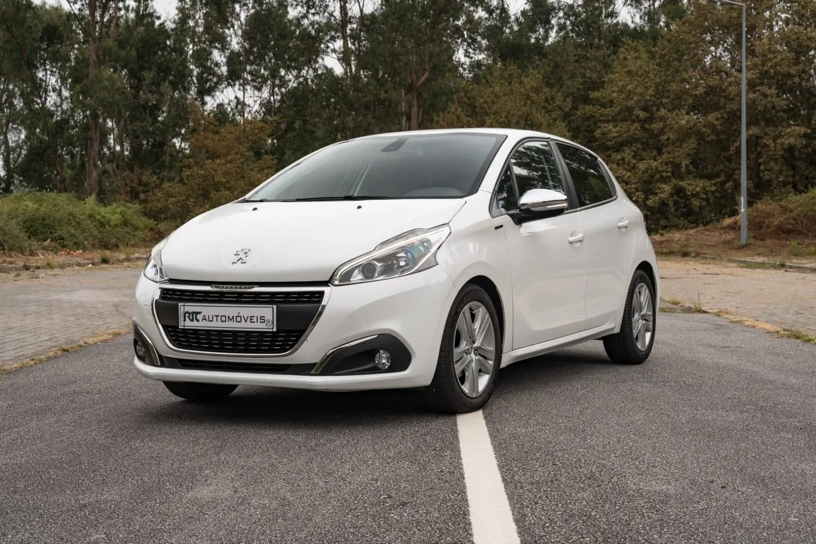 Peugeot 208 1.2 PureTech Signature 2
