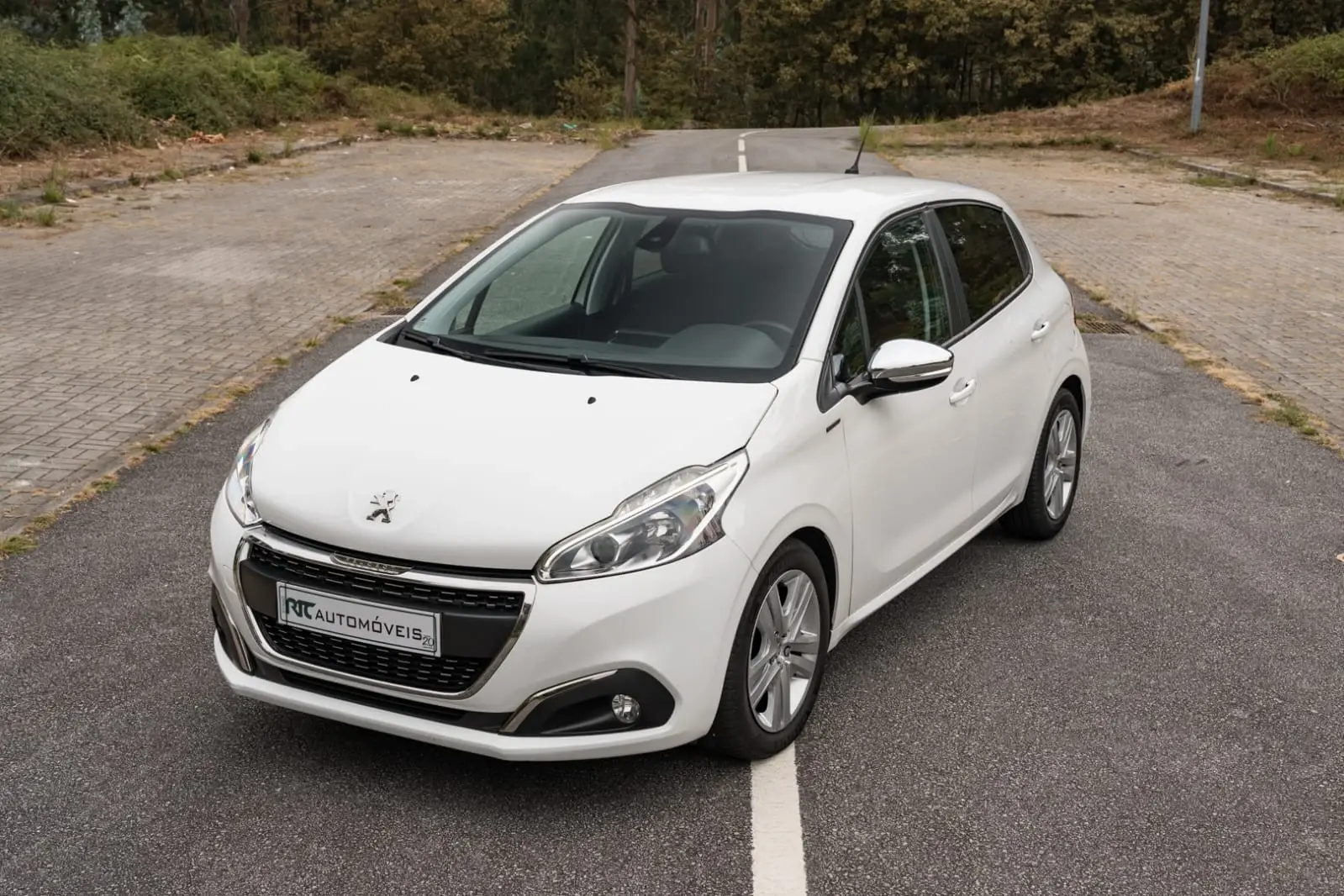 Peugeot 208 1.2 PureTech Signature 4