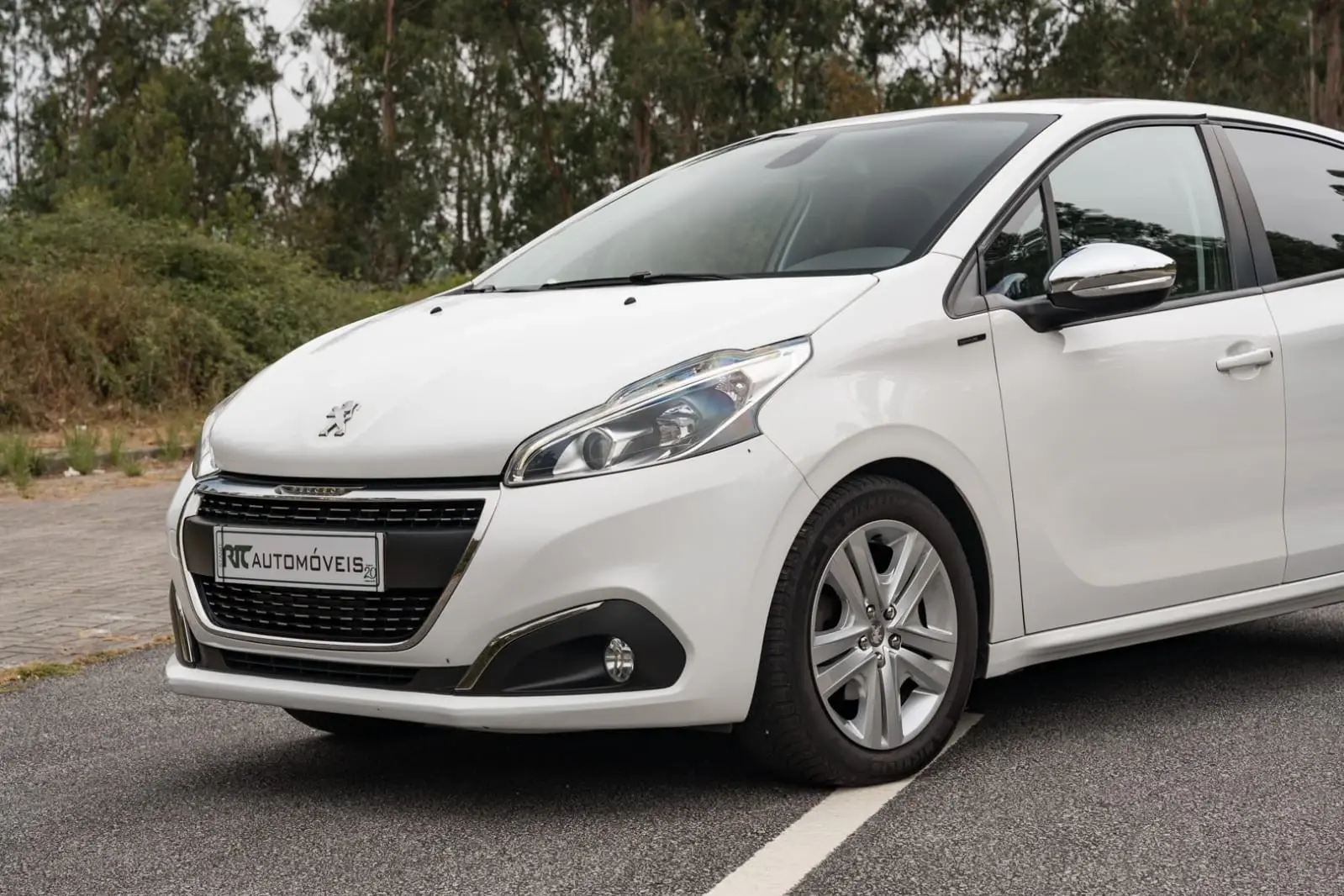 Peugeot 208 1.2 PureTech Signature 5