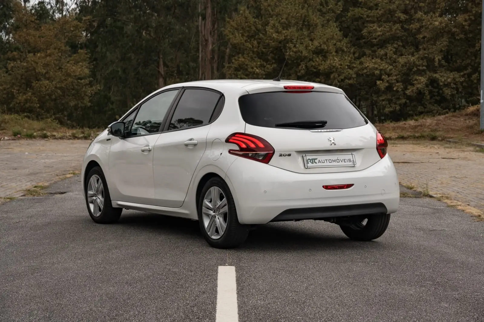 Peugeot 208 1.2 PureTech Signature 12