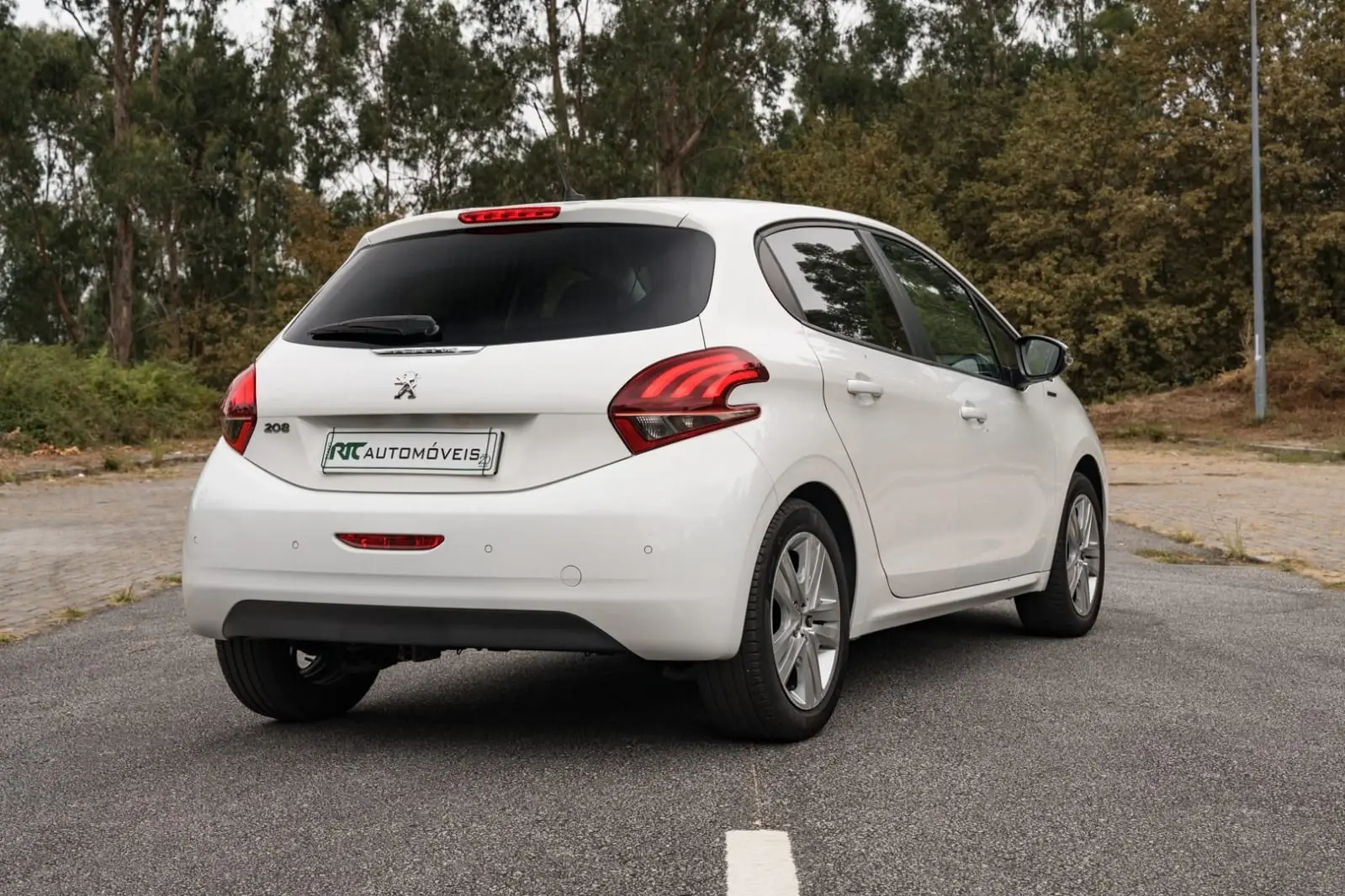 Peugeot 208 1.2 PureTech Signature 16