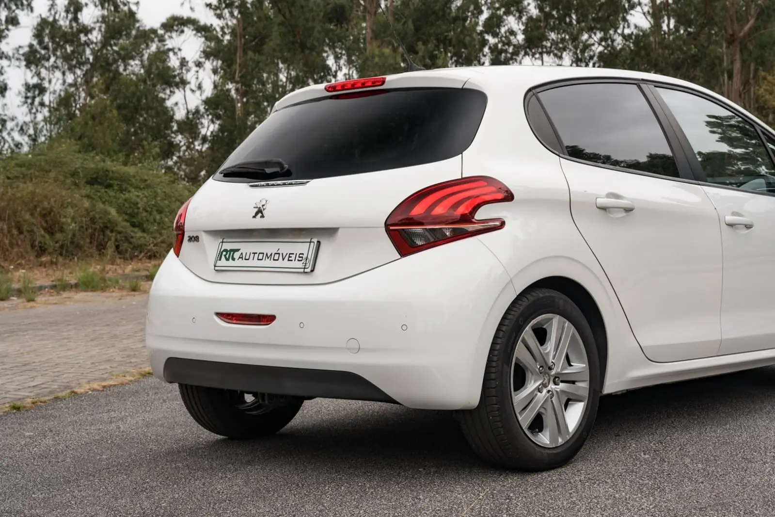 Peugeot 208 1.2 PureTech Signature 18