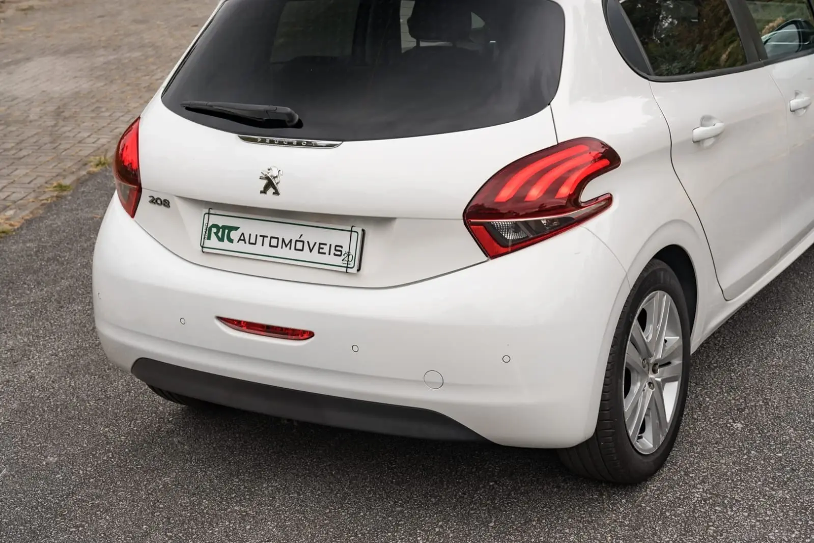 Peugeot 208 1.2 PureTech Signature 19