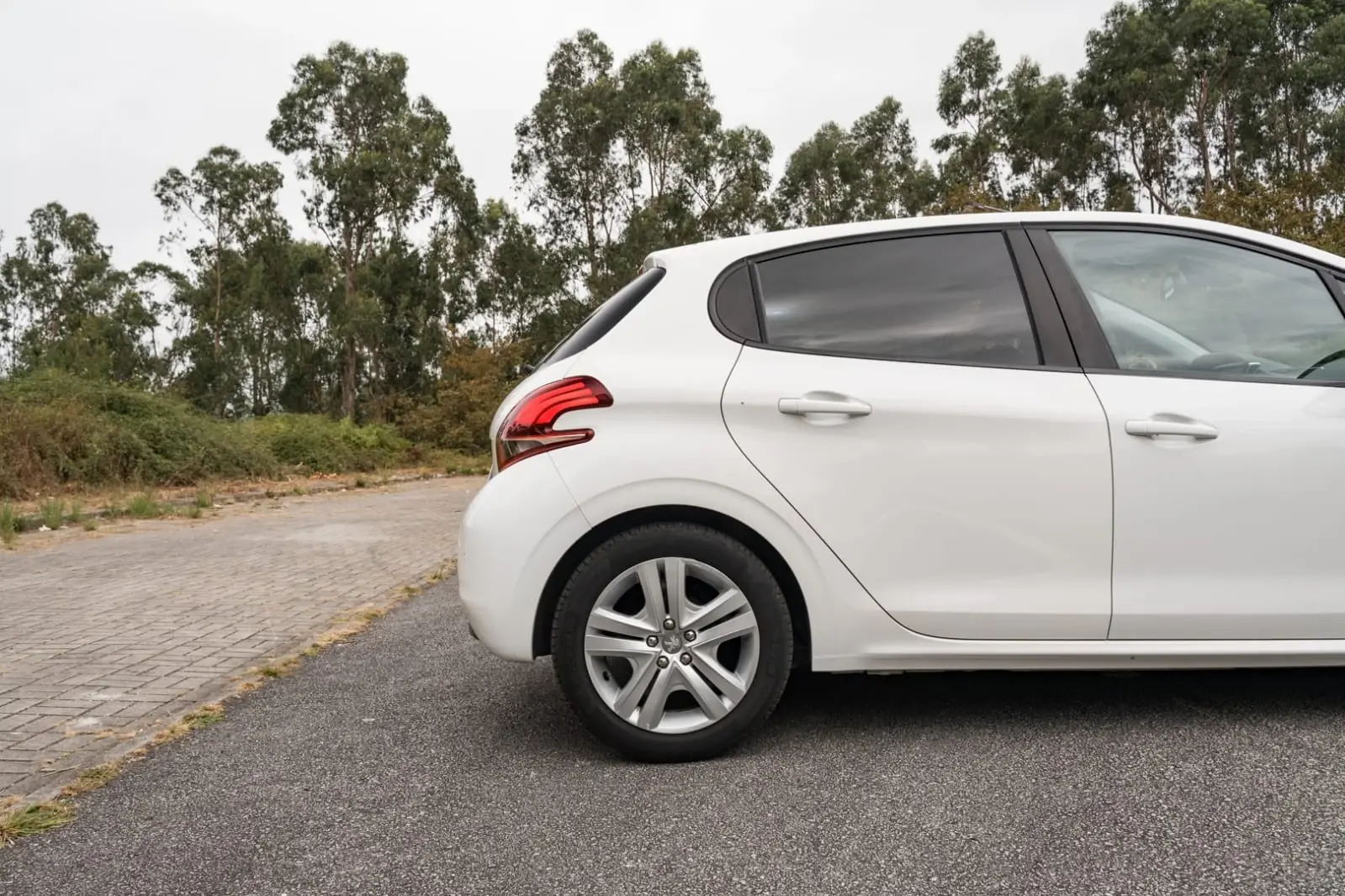 Peugeot 208 1.2 PureTech Signature 21