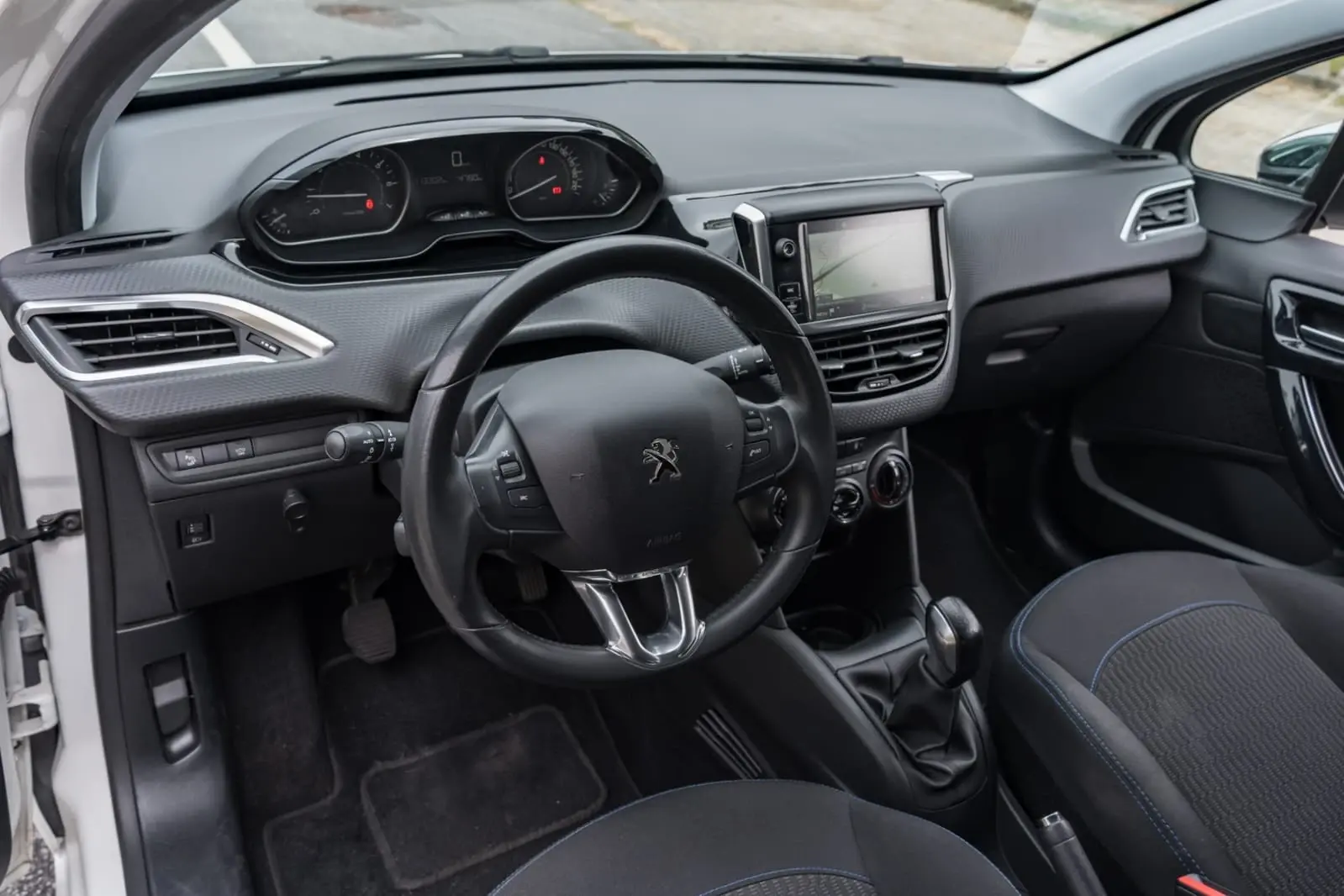 Peugeot 208 1.2 PureTech Signature 25