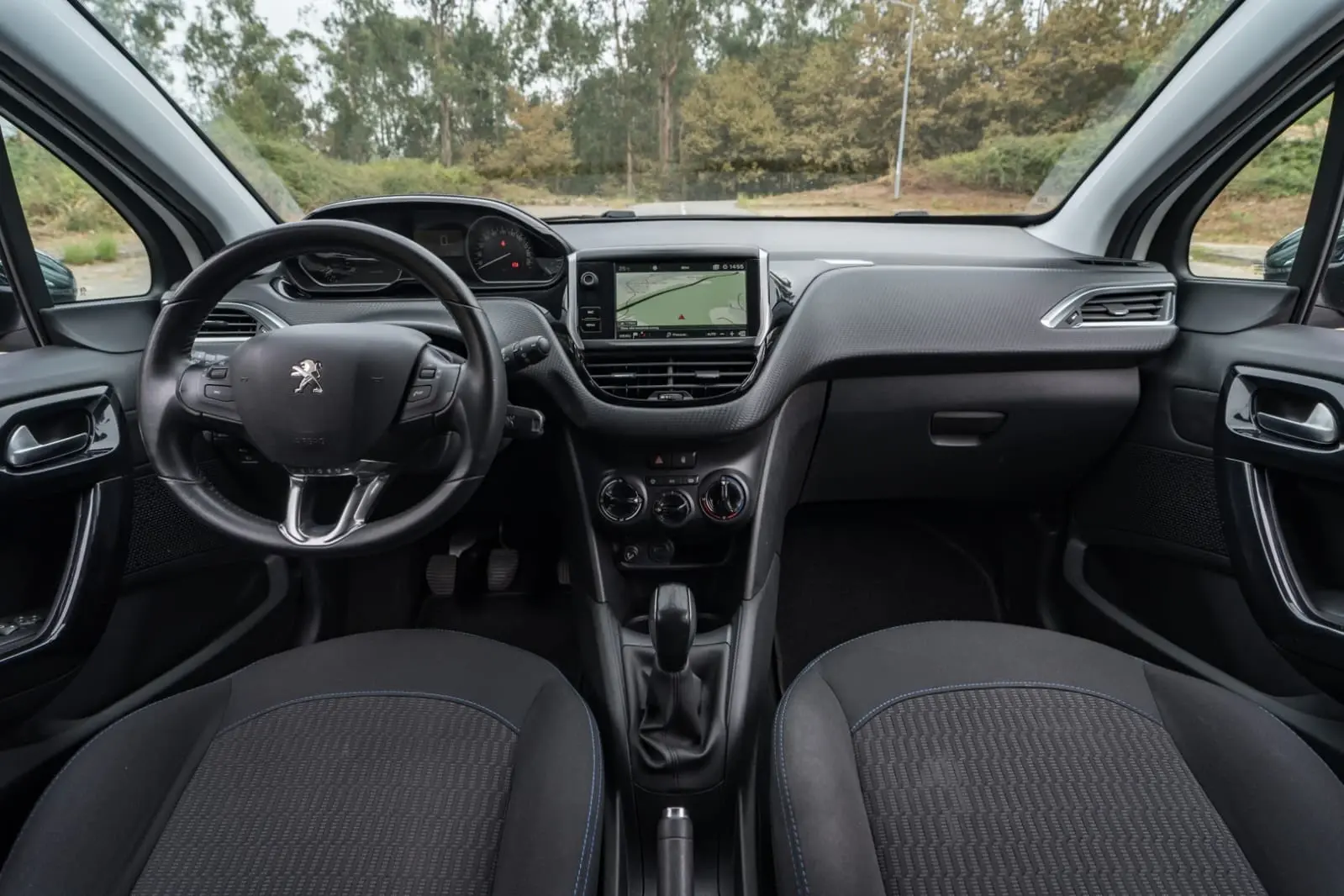 Peugeot 208 1.2 PureTech Signature 28