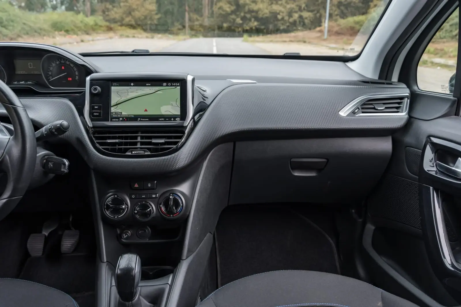 Peugeot 208 1.2 PureTech Signature 31