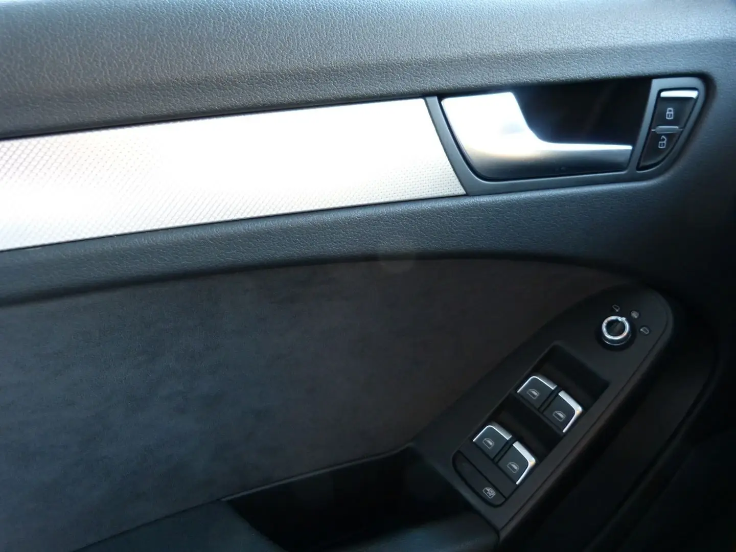 Audi A4 2.0 TDI Business Line Sport 12