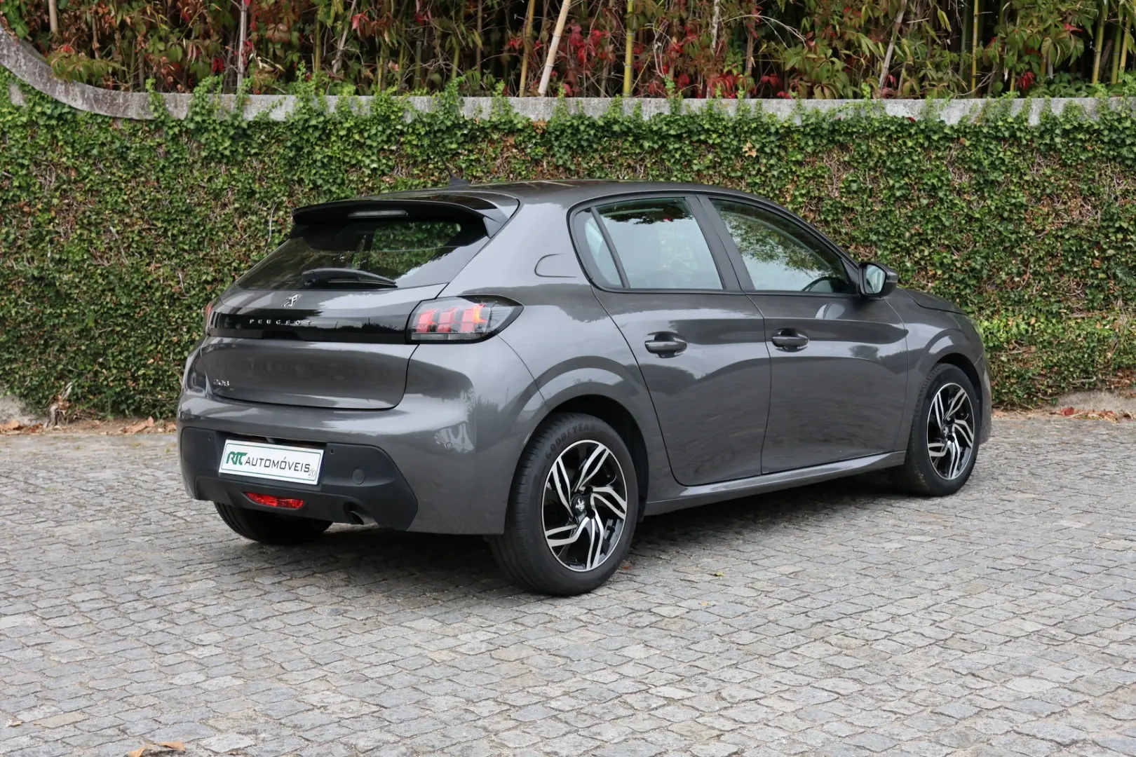 Peugeot 208 1.2 PureTech Allure 8