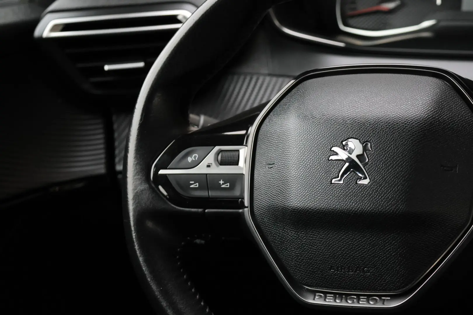 Peugeot 208 1.2 PureTech Allure 21