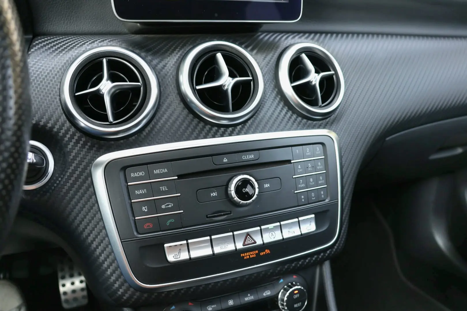 Mercedes-Benz A 180 AMG Line 33
