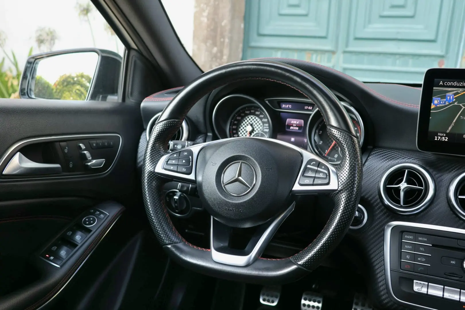 Mercedes-Benz A 180 AMG Line 28