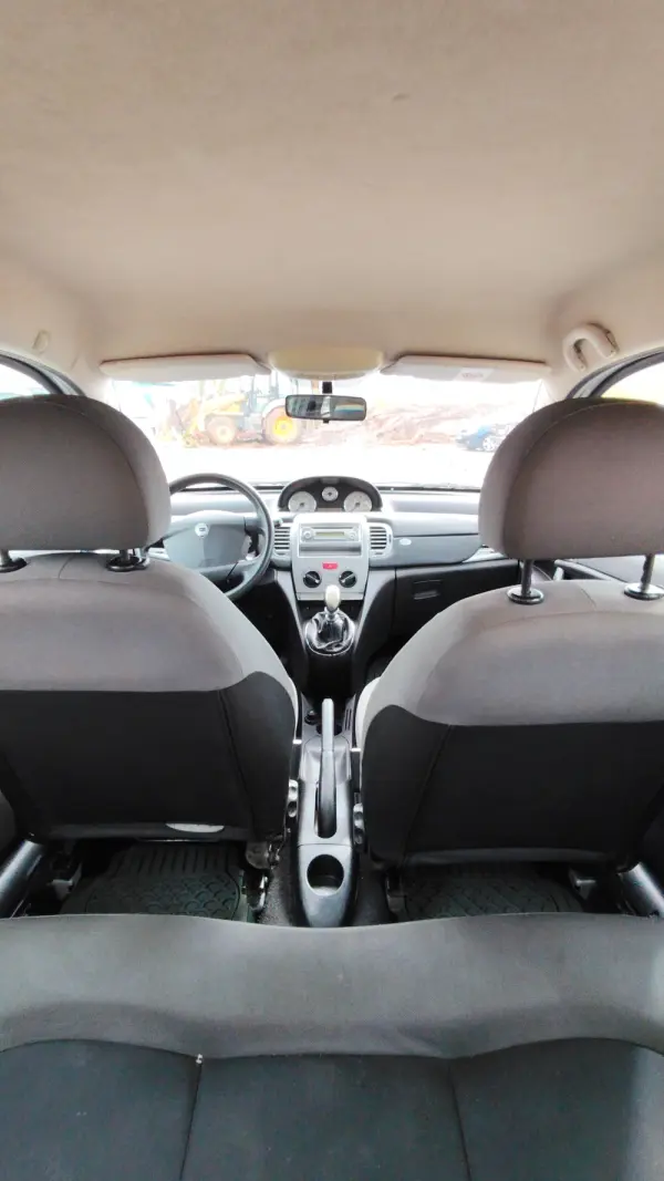 Lancia Ypsilon 11