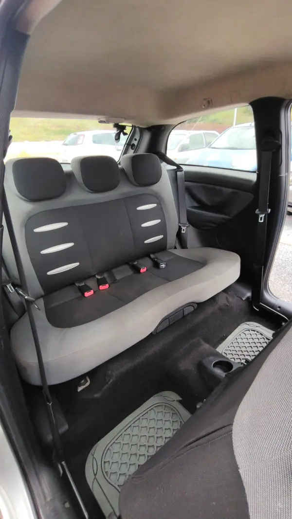 Lancia Ypsilon 13