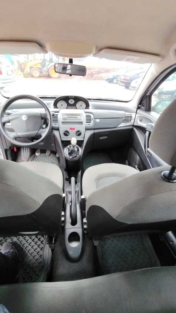 Lancia Ypsilon 18