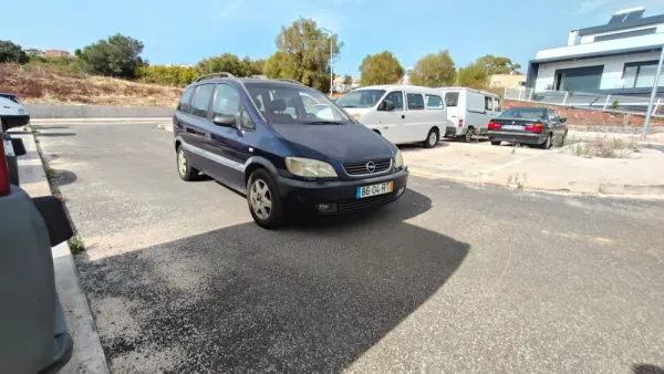 Opel Zafira 2.0 DTi Confort 4