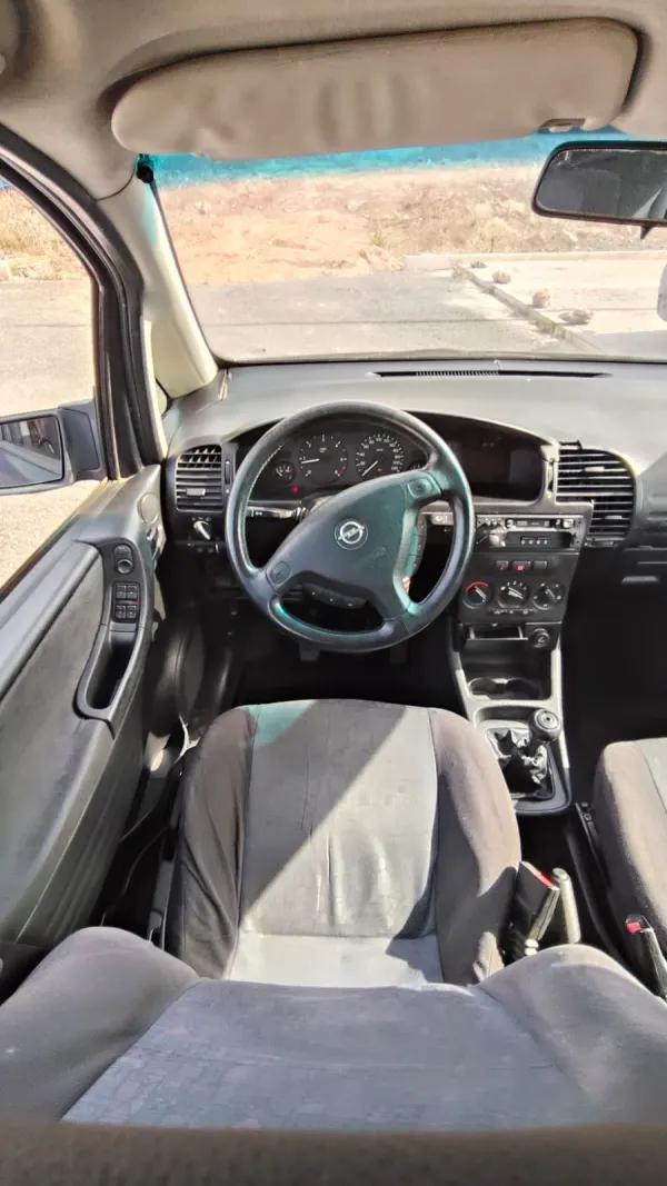 Opel Zafira 2.0 DTi Confort 11