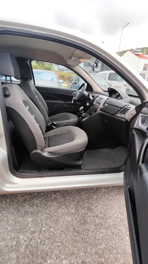 Lancia Ypsilon 17