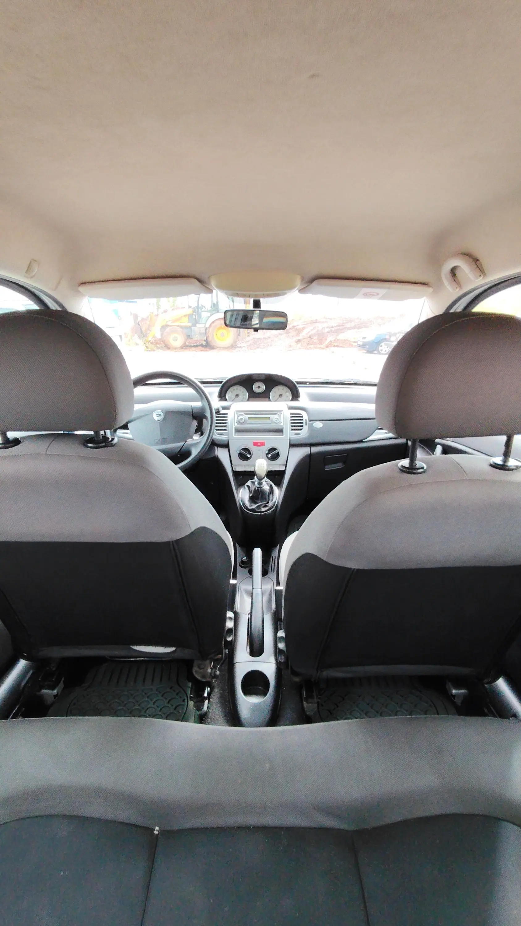 Lancia Ypsilon 11