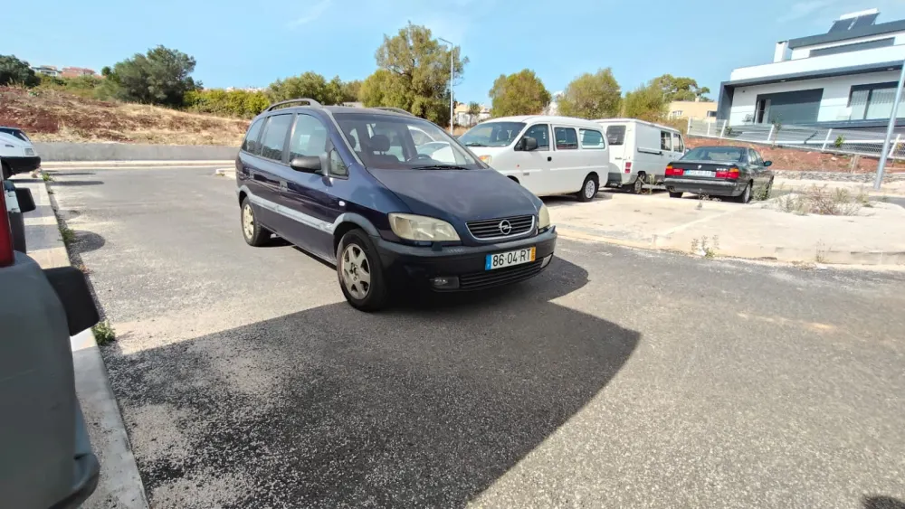 Opel Zafira 2.0 DTi Confort 4