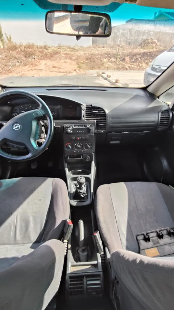 Opel Zafira 2.0 DTi Confort 10