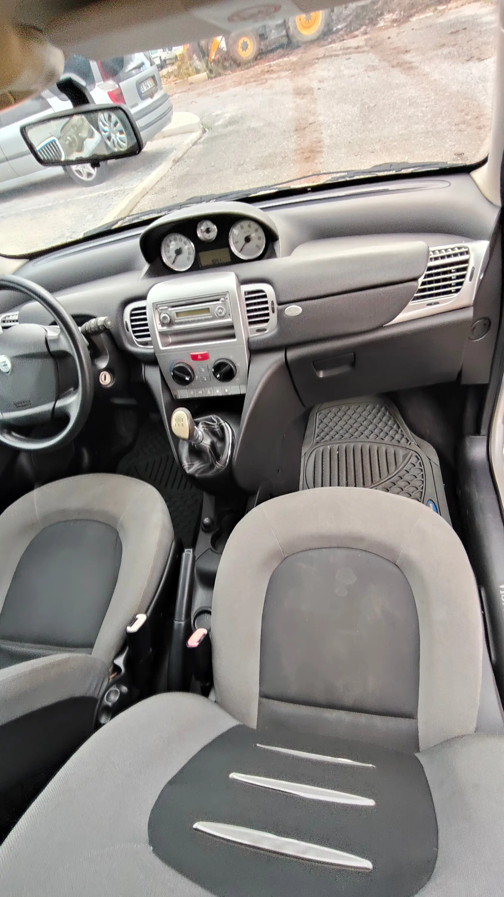 Lancia Ypsilon 21