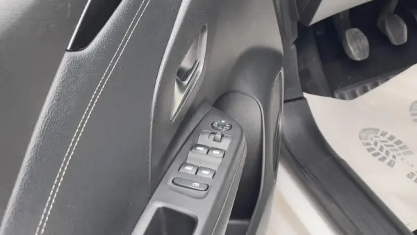 Opel Corsa 1.2 Elegance 4