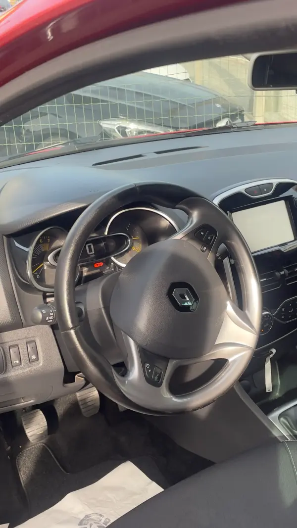 Renault Clio 0.9 TCe Limited Edition 8