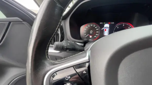 Volvo V60 D3 Momentum Pro 16