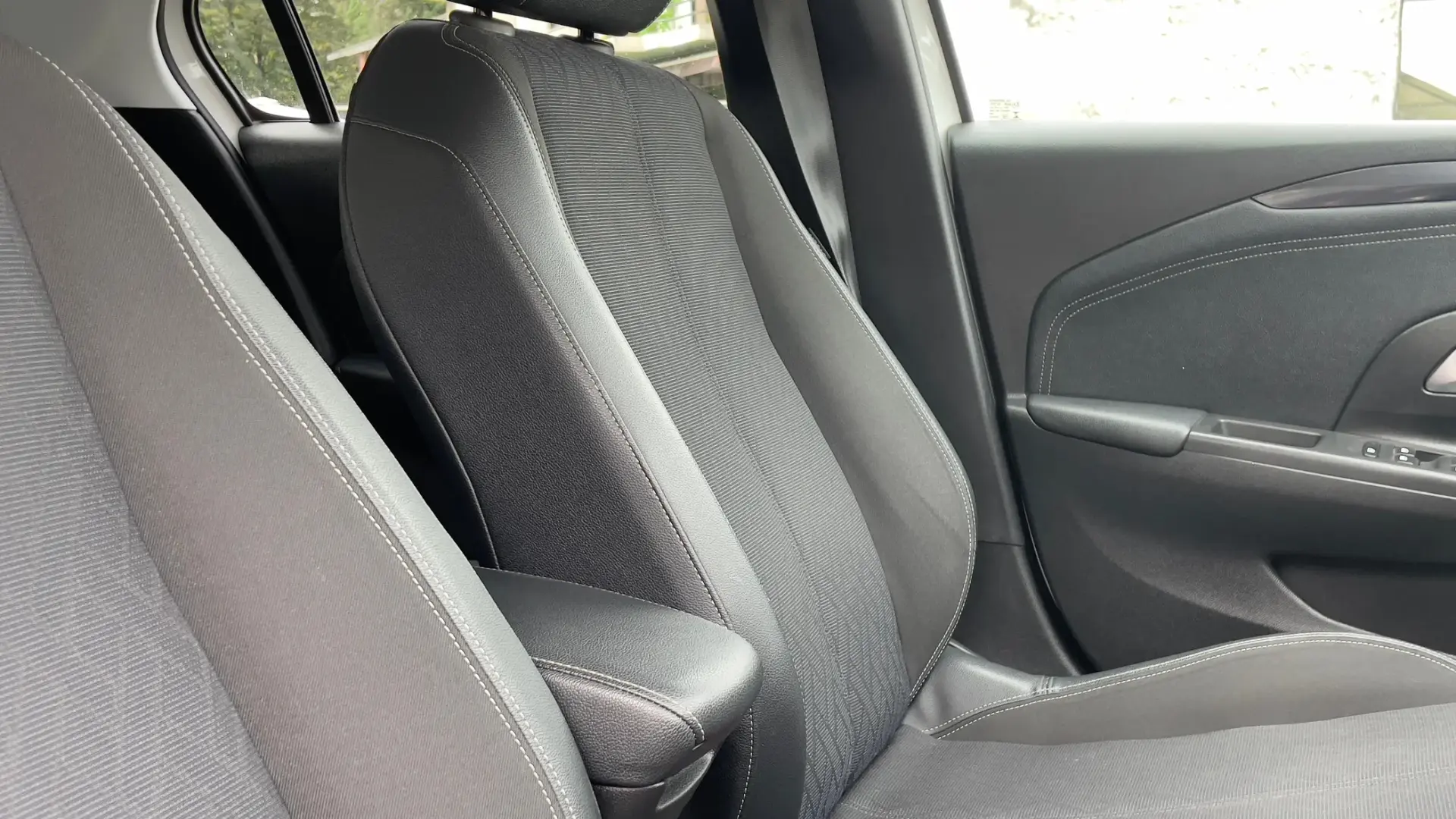 Opel Corsa 1.2 Elegance 12