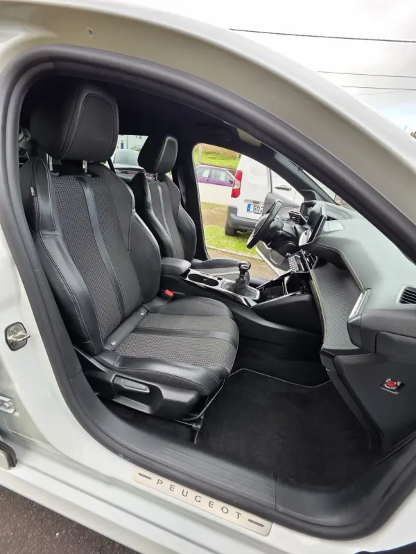 Peugeot 208 1.2 PureTech GT Line 14