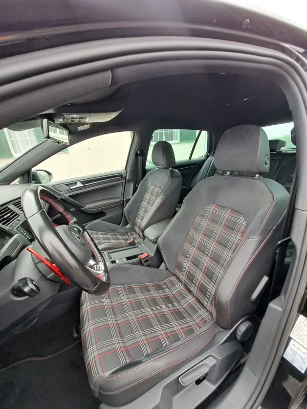 Volkswagen Golf 2.0 TSi GTi DSG Performance 8