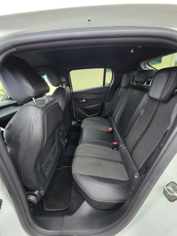 Peugeot 208 1.2 PureTech GT Line 9