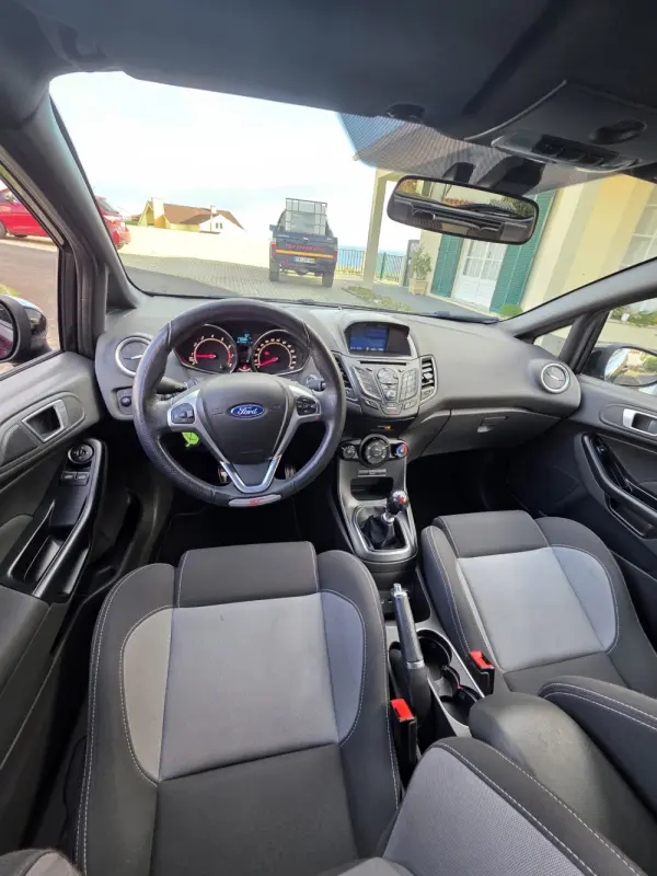 Ford Fiesta 1.6 T ST 8