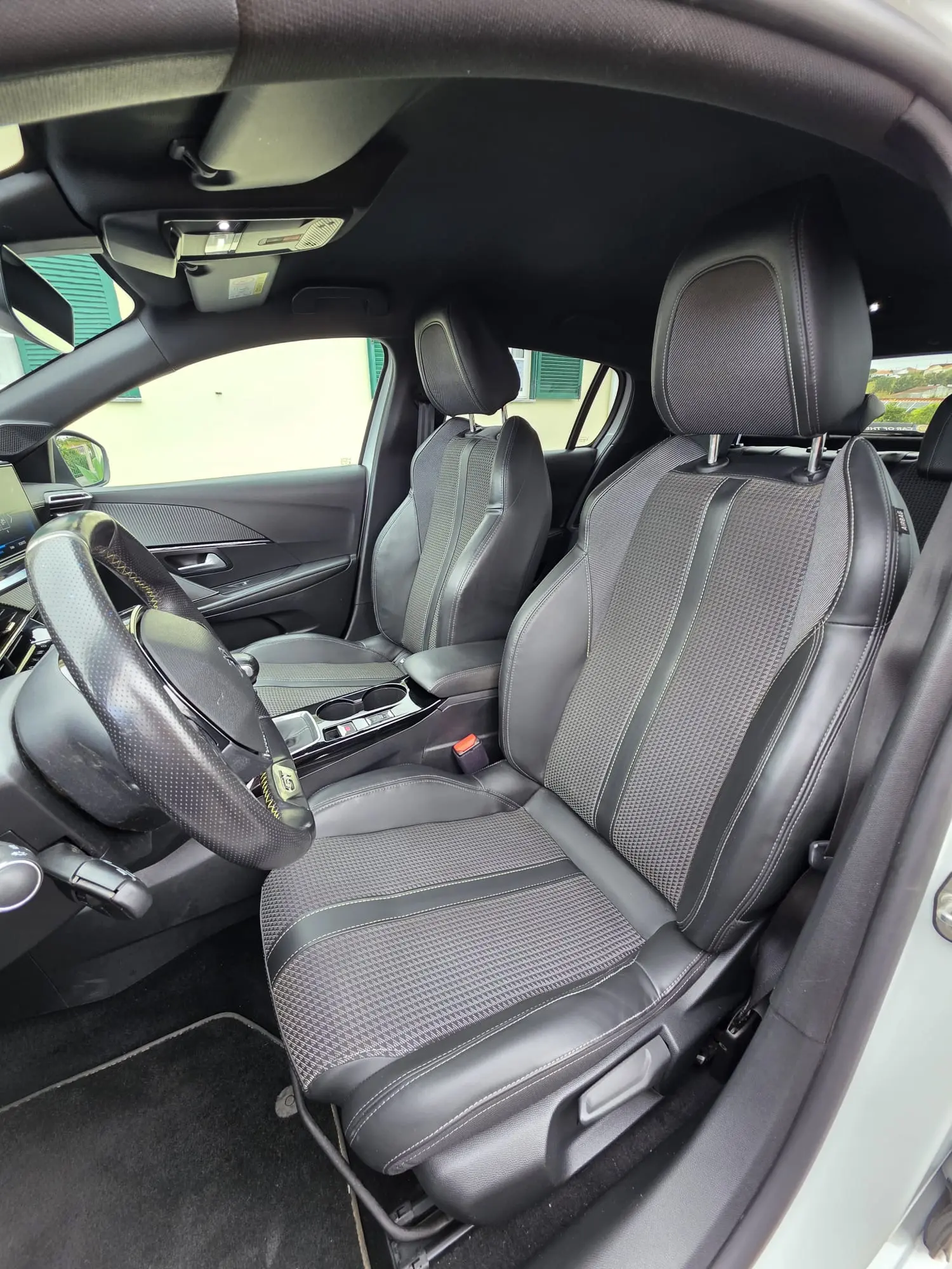 Peugeot 208 1.2 PureTech GT Line 8