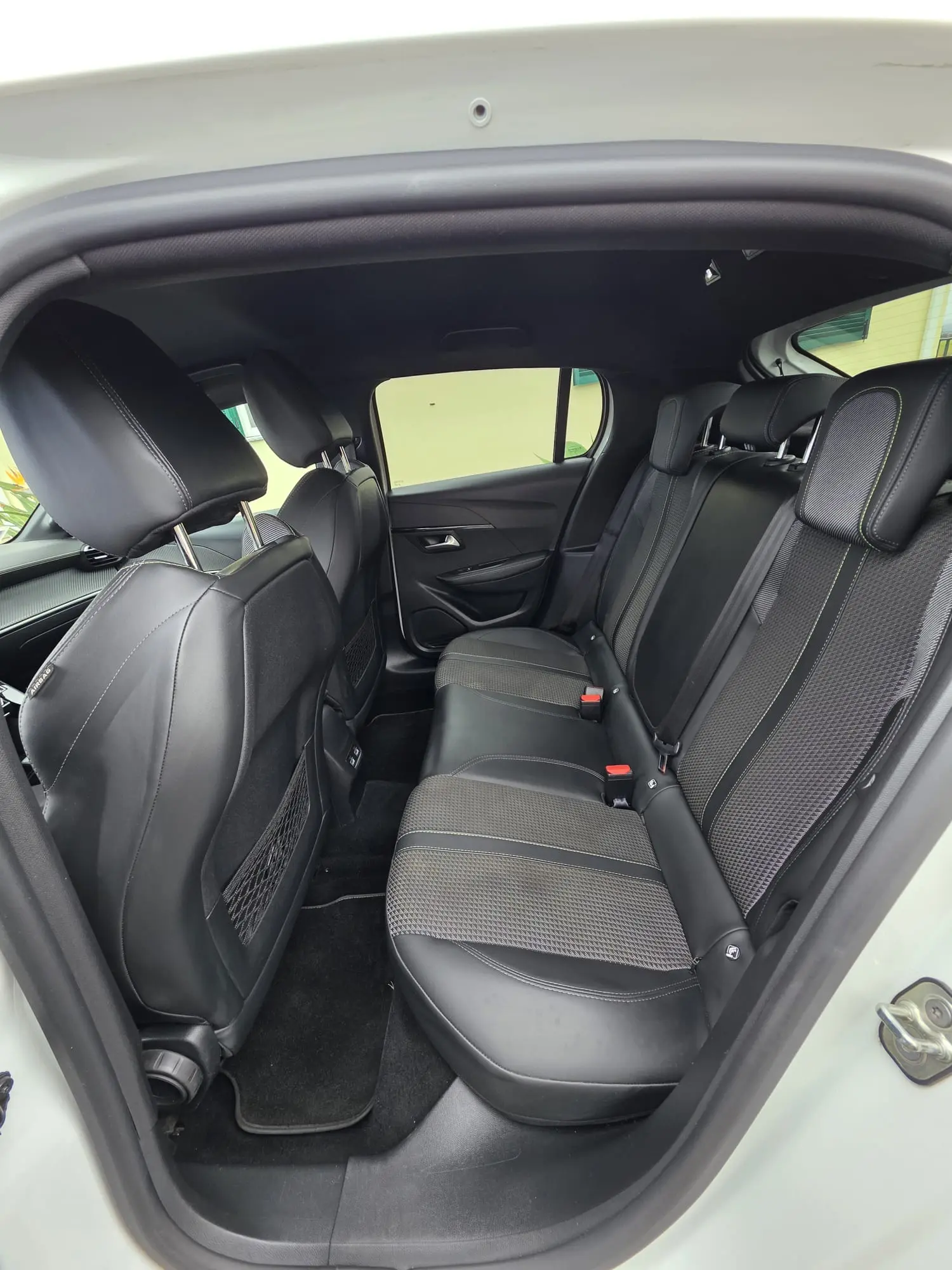 Peugeot 208 1.2 PureTech GT Line 9