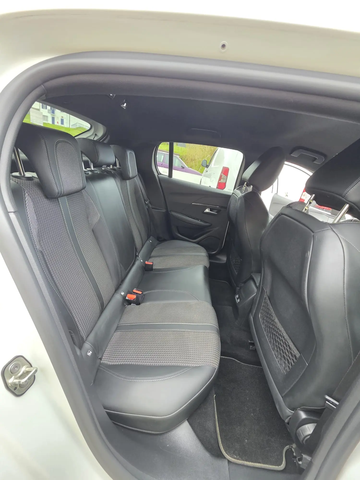 Peugeot 208 1.2 PureTech GT Line 13