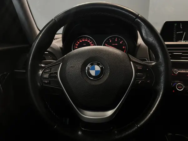 BMW 116 d Sport Line 12