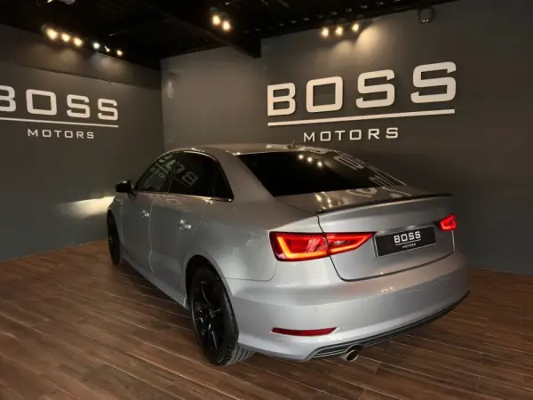Audi A3 Limousine 1.6 TDI S-line 10