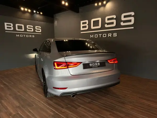 Audi A3 Limousine 1.6 TDI S-line 13