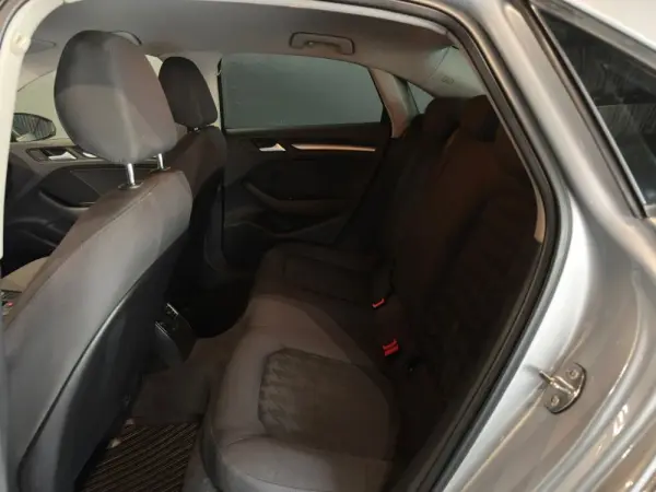Audi A3 Limousine 1.6 TDI S-line 19