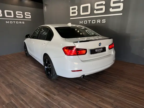 BMW 318 d Line Sport 8