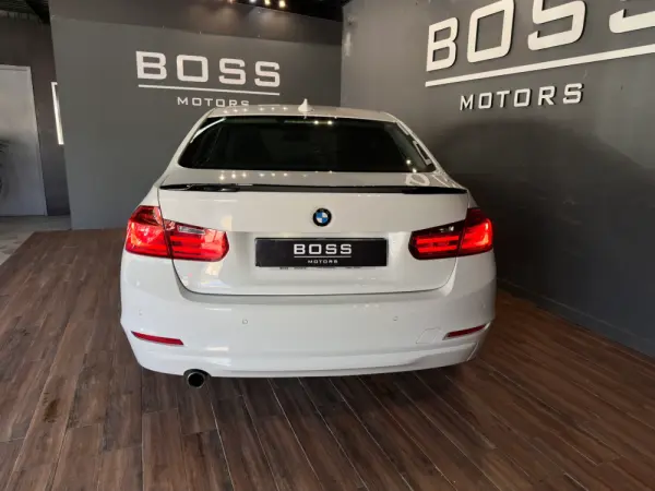 BMW 318 d Line Sport 10