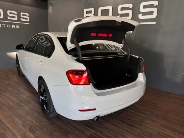 BMW 318 d Line Sport 12