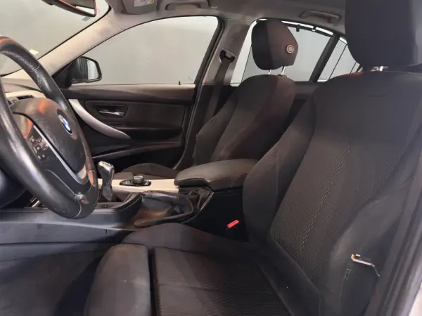 BMW 318 d Line Sport 14
