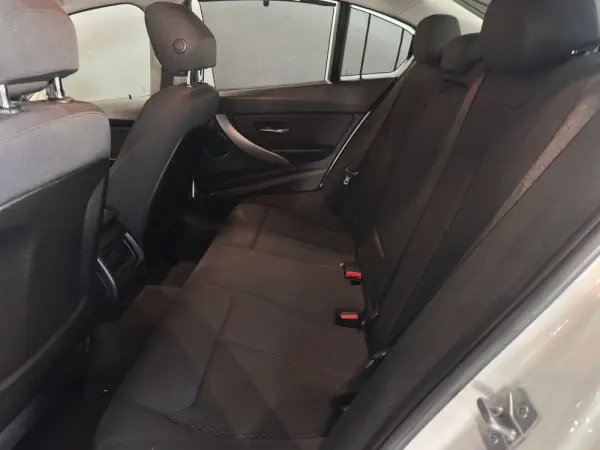 BMW 318 d Line Sport 13