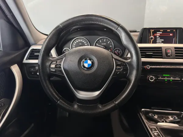 BMW 318 d Line Sport 15