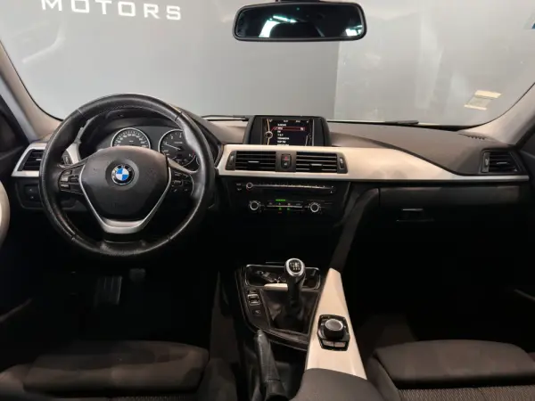 BMW 318 d Line Sport 16